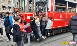 Nostaljik tramvayda tehlikeli yolculuk