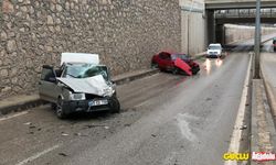 Elazığ'da otomobiller çarpıştı