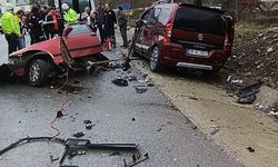 Giresun’da kaza: Otomobil ikiye bölündü 5 kişi yaralandı