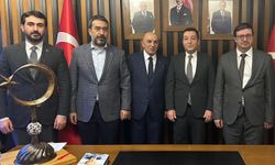 Turgut Altınok, MHP Çankaya İlçe Başkanlığını ziyaret etti