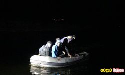 Gölde tekneleri batan 4 genç ölümden döndü
