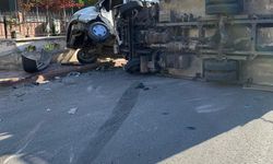 Bursa'da Minibüs ile kamyonet çarpıştı: 3 yaralı!