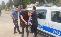 Sahte polis kimliğiyle gezen şahıs, gerçek polislere yakalandı