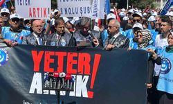 Türk Eğitim-Sen üyesi eğitim çalışanlarının prostestosu