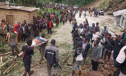 Papua Yeni Gine'de toprak kayması: 300'den fazla kişi toprak altında!