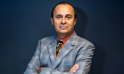 Ayhan Sicimoğlu kimdir?