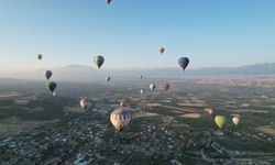 Pamukkale'de balonlar günde 300 turist ile birlikte yükseliyor