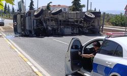 Lastiği patlayan tır karayolunu trafiğe kapattı!