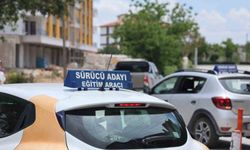 İlk araç sürüşünde "Eş ve babadan hoca olmaz" uyarısı