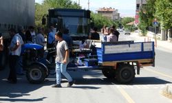 Malatya'da MOTAŞ'ın hatlarını iptal ettiği mahalleli çapa motoru ile yol kesti