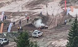 Artvin Off-Road yarışlarında devrilen araç yarışlara veda etti