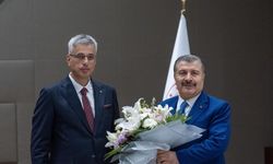 Sağlık Bakanlığı'nda devir teslim: Fahrettin Koca, görevi Kemal Memişoğlu'na devretti