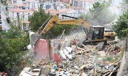 Mamak’ta kaçak yapılar yıkılıyor, mahallenin çehresi değişiyor