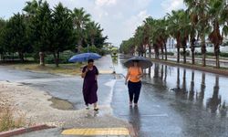 Mersin'de yaz yağmuru ulaşımı zorlaştırdı!