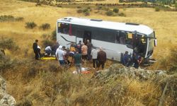 Yoldan çıkan midibüs kaza yaptı!