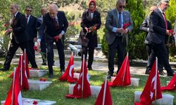 TBMM Başkanı Kurtulmuş, Yüzbaşı Agah Efendi'yi kabri başında andı