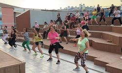 Yaz aylarında dans fit ile spor yaptılar