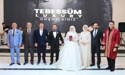 Hüseyin Ar ve Mehmet Yiğiner, Genç Çiftin Nikah Şahitliğini Yaptı