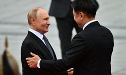 Putin, Moğolistan'da resmi törenle karşılandı