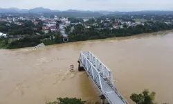 Vietnam’da Yagi Tayfunu’nda köprü çöktü