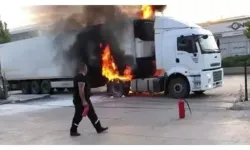 Ankara'da park halindeki tır yandı