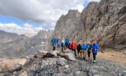 Yüksekova'nın doğal güzellikleri turistleri kendine hayran bıraktı