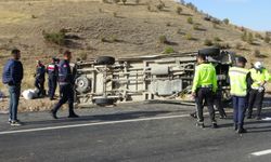 Malatya'da Minibüs Devrildi, 17 Yaralı