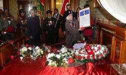 Onbinlerce vatandaş Dolmabahçe Sarayı’na akın etti