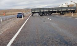 Yoldan çıkan tır trafiği tıkadı!