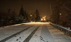 Uşak'ta kar yağışı vatandaşlara zor anlar yaşattı