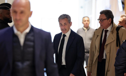 Nicholas Sarkozy Paris'te hakim karşısına çıktı