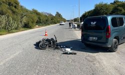 'U' dönüşü yapan ehliyetsiz sürücü motosikletliyi ağır yaraladı