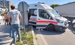 Ambulans şoförünün dikkati kazayı önledi!