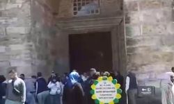 Ayasofya’da deprem paniği: Turistler kendilerini dışarı attı!
