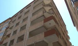 Bahçelievler'de yıkım sırasında balkon çöktü, 1 kişi yaralandı