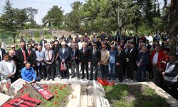 Gençlerbirliği, İlhan Cavcav'ın mezarını ziyaret etti