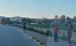 Kayseri’de anlamlı an: Çocuklardan polise saygı duruşu