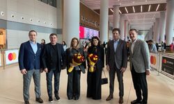 Galatasaray’ın efsaneleri İstanbul’da çiçeklerle karşılandı