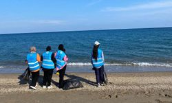 Mersin'de gençlerden sahil temizliği!