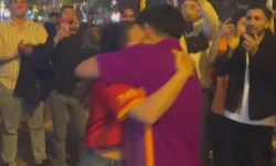 Galatasaray kutlamasında sürpriz evlilik teklifi!