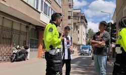 Bursa’da çocuğa sokak ortasında bıçaklı saldırı!