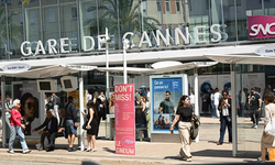 Cannes'da elektrik kesintisi panik yarattı!