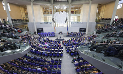 Almanya’da Merz, ilk turda başbakan seçilemedi