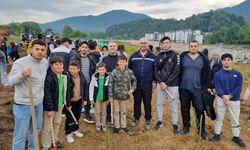 İklim için el ele: Öğrencilerden fidan ve temizlik seferberliği!