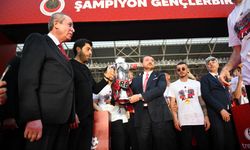 Süper Lig'e yükselen Gençlerbirliği, kupasına kavuştu!