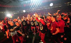 Galatasaray'ın şampiyonluk kutlamasında yıldızlar geçidi!