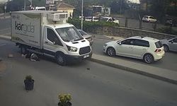 İstanbul'da feci kaza: Bir kadın kamyonetin altında kaldı!