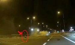 Feci kazada taklalar atan otomobilden yola savruldu!