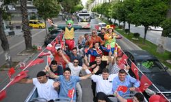 Mersin’de özel çocuklar kürek sörfüyle denize açıldı!