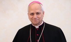 Yeni Papa Robert Francis Prevost oldu!